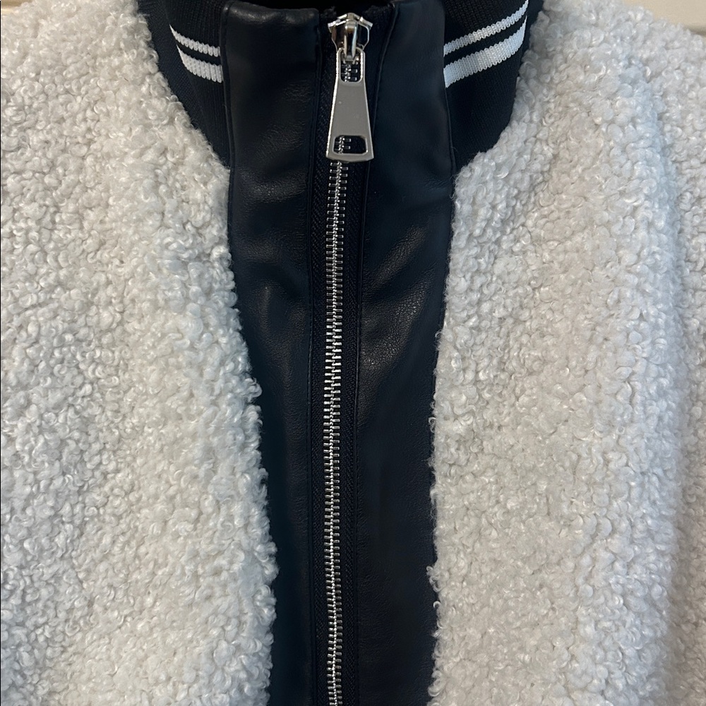 Avec Les Filles xxs white teddy bomber jacket with black leather trim details! - Picture 4 of 7